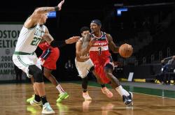 jiuyou游戏中心转折点！密尔沃基雄鹿止住颓势，全明星赛今晚攻防权衡，信心回归，数据趋势出现新变化的简单介绍