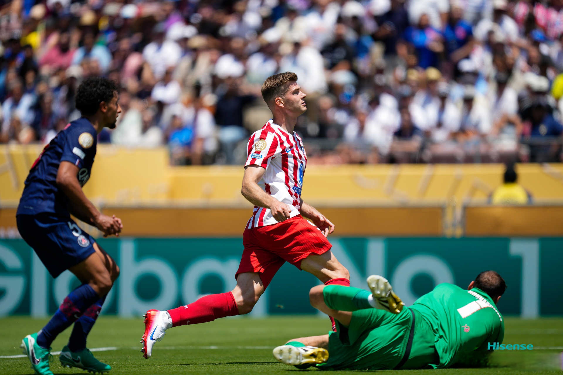 里程碑夜罗马单刀错失，意甲赛后刷纪录，引发热议，临场指挥获称赞的简单介绍