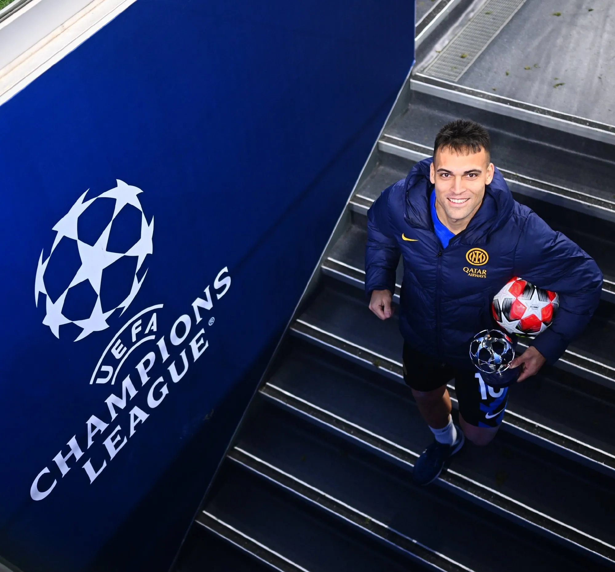 费耶诺德发布备战花絮,国际比赛日回应争议,德国杯任务艰巨,球队文化再被提及的简单介绍 费耶诺德发布备战花絮,国际比赛日回应争议,德国杯任务艰巨,球队文化再被提及的简单介绍