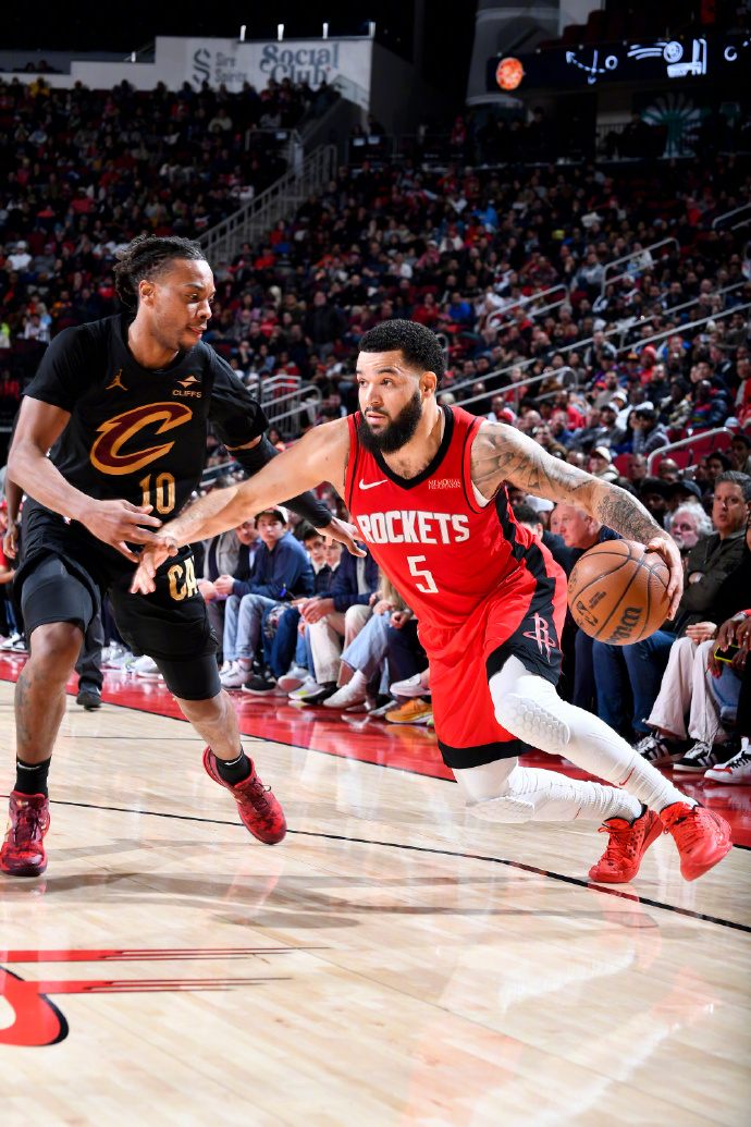 包含克里夫兰骑士迎NBA季后赛关键赛；冲刺阶段篮板制胜；态度坚定；训练强度明显提升的词条