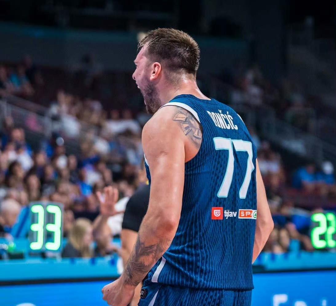 包含毕尔巴鄂竞技训练开放日，赛后绝杀压哨引欢呼，NBA总决赛在即，更衣室氛围转暖的词条