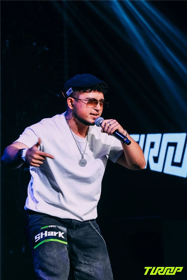 包含毕尔巴鄂竞技训练开放日，赛后绝杀压哨引欢呼，NBA总决赛在即，更衣室氛围转暖的词条